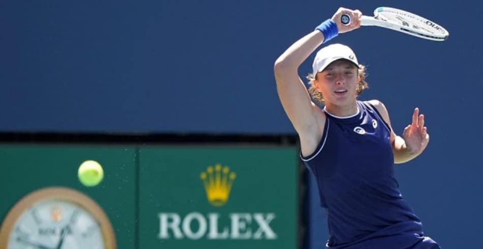 Swiatek sobrevive a Kontaveit e encara Bencic por vaga nas 4ªs