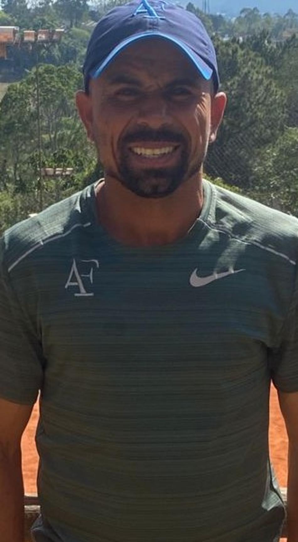 Adelmo Evangelista, o Federer brasileiro, disputa torneio internacional Seniors em Salvador
