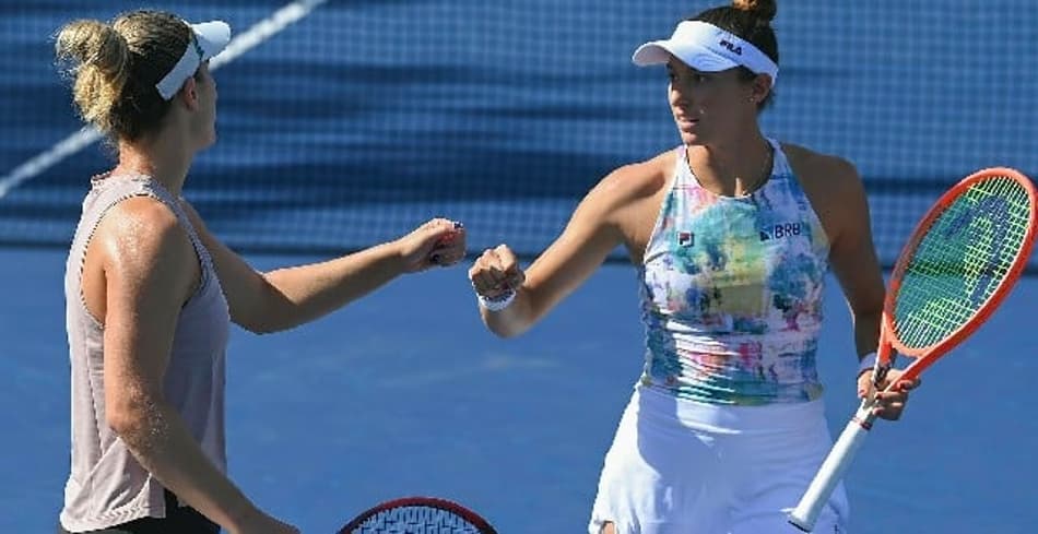 Luisa Stefani vence batalha e vai às oitavas do US Open