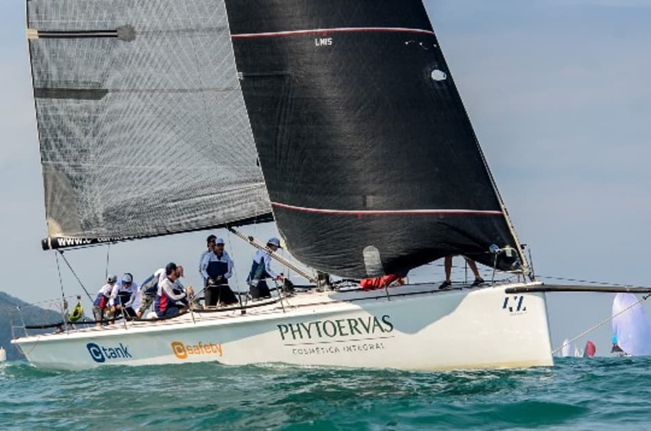Barco Phytoervas, de Santos