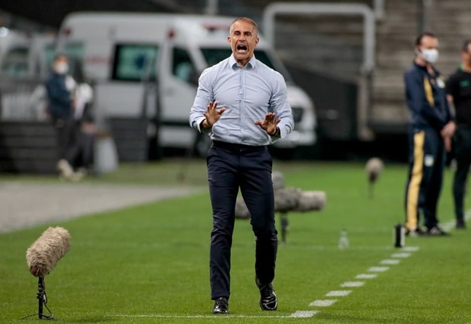 Sylvinho elogia estreia de Róger Guedes e admite dificuldades do Corinthians em empate