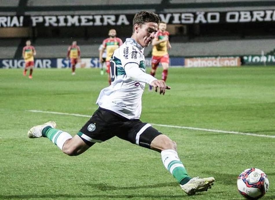 Natanael comemora sequência, assistências e boa fase do Coritiba