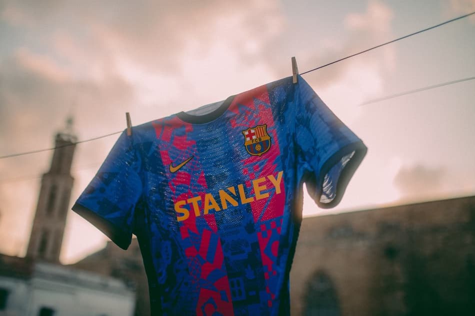 Barcelona lança uniforme exclusivo para jogos da Champions League; confira