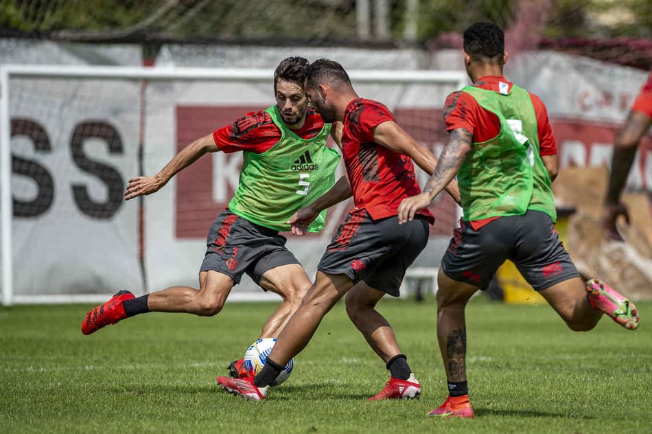 VÍDEO: veja como foi o primeiro treino completo de Rodrigo Caio junto com o elenco do Flamengo