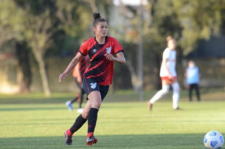 Meia do Athletico, Letícia Pires fala sobre o Paranaense Feminino