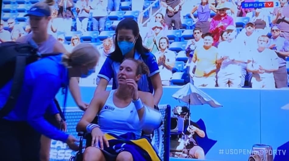 Stefani sofre queda e abandona semi no US Open