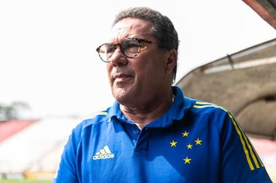 Luxemburgo fala sobre o gramado da Arena do Jacaré: 'Se tiver de jogar no gramado ruim, vamos jogar'