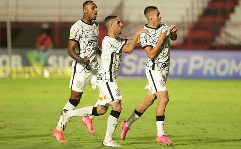 ATUAÇÕES: Gabriel Pereira marca golaço e Giuliano faz partida abaixo contra o Atlético-GO pelo Brasileirão 2021
