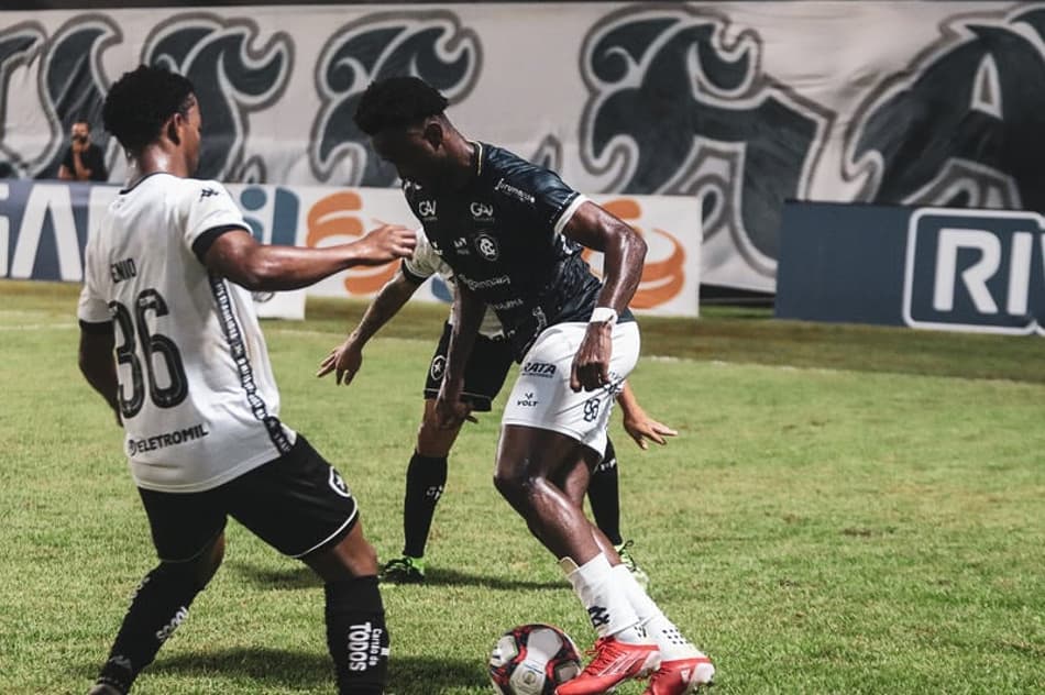 Jefferson projeta jogo contra o Avaí e mira ser titular do Remo ainda nesta Série B: 'É uma busca constante'