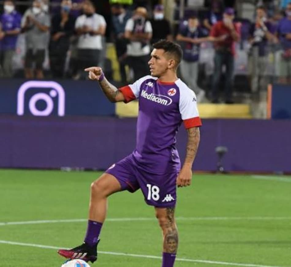 Jogador da Fiorentina revela o sonho de atuar por gigante sul-americano