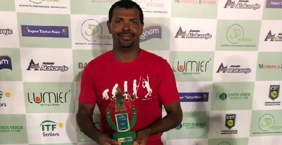 Pernambucano derruba Federer brasileiro e leva o troféu no Seniors em Salvador