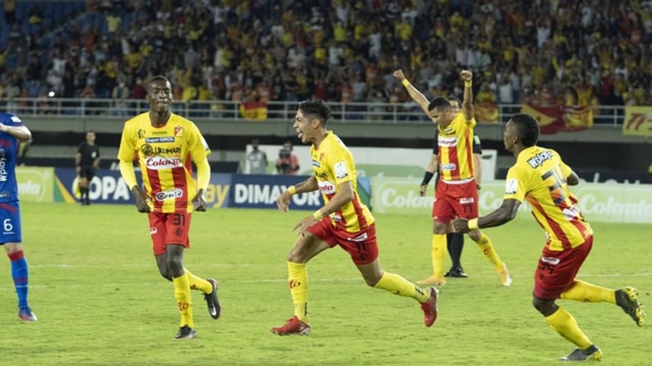Na Colômbia, clube conquista feito histórico e enfrenta algoz do Corinthians
