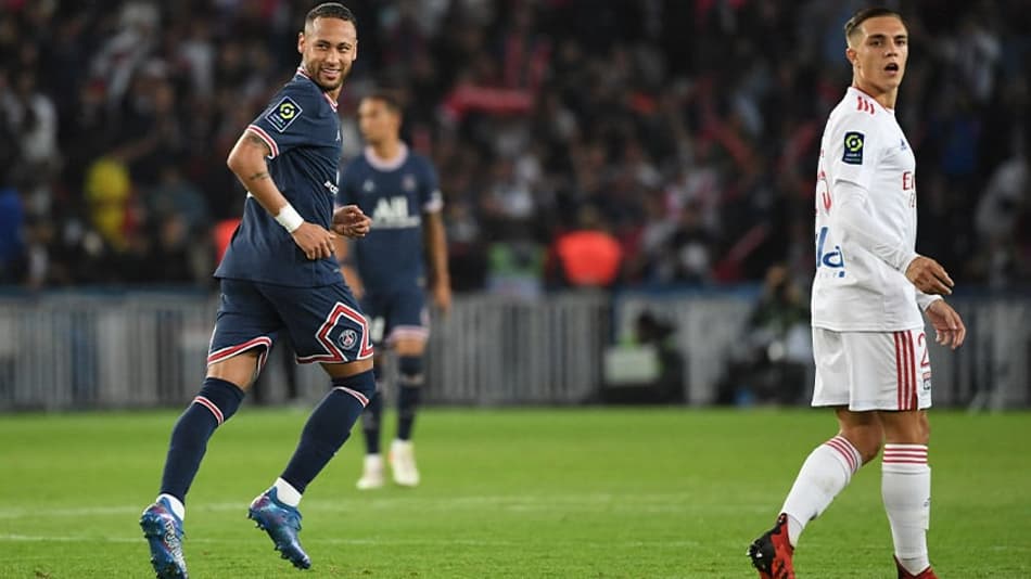 Tudo normal! Neymar deixa o dele, PSG vence o Lyon e segue 100% no Campeonato Francês
