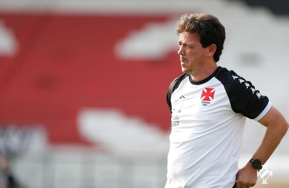 Fernando Diniz reclama da arbitragem no empate entre Vasco e Cruzeiro: ‘Ele sequer foi lá checar’