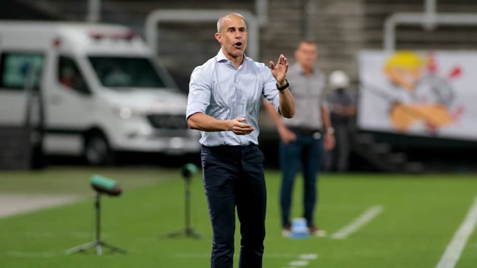 Técnico do Corinthians explica ausência de quarteto e avalia empate com o América-MG