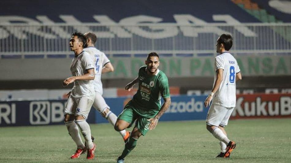 Ex-Palmeiras, Juninho comemora estreia com gol pelo PSS Sleman, da Indonésia