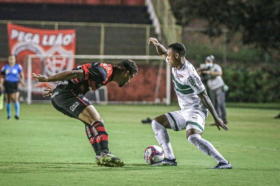 Coritiba fica no empate com o Vitória e se mantém isolado na liderança da Série B