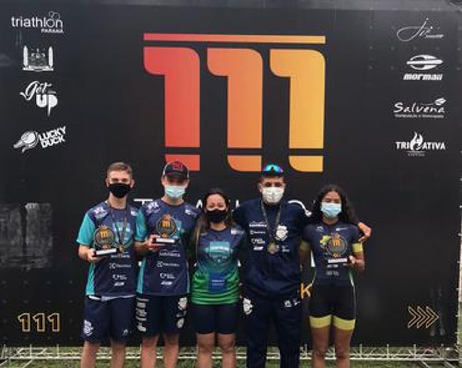 Alunos da Escolinha de Triathlon se destacam no Triathlon Brasil 111