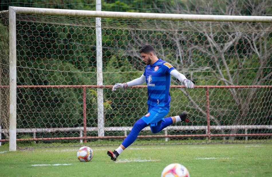 Perto de estreia pelo Tombense, goleiro Murillo afirma que está preparado para jogo decisivo