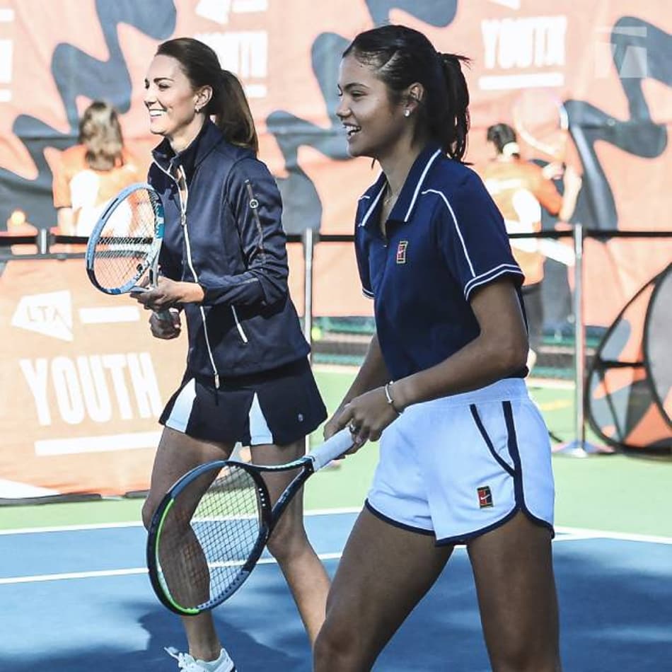Raducanu joga ao lado de Kate Middelton em evento na Inglaterra