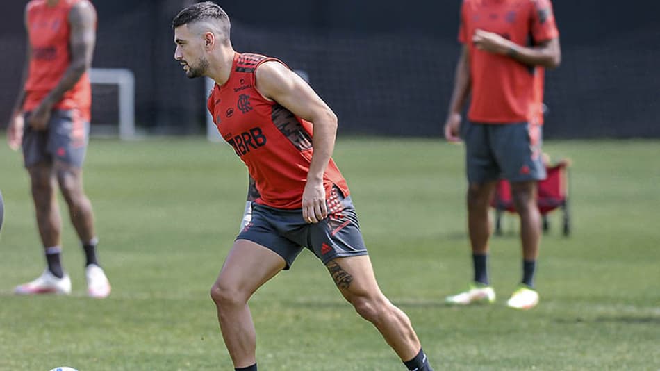 Com Arrascaeta, Flamengo encerra sua preparação de olho no confronto com o América-MG