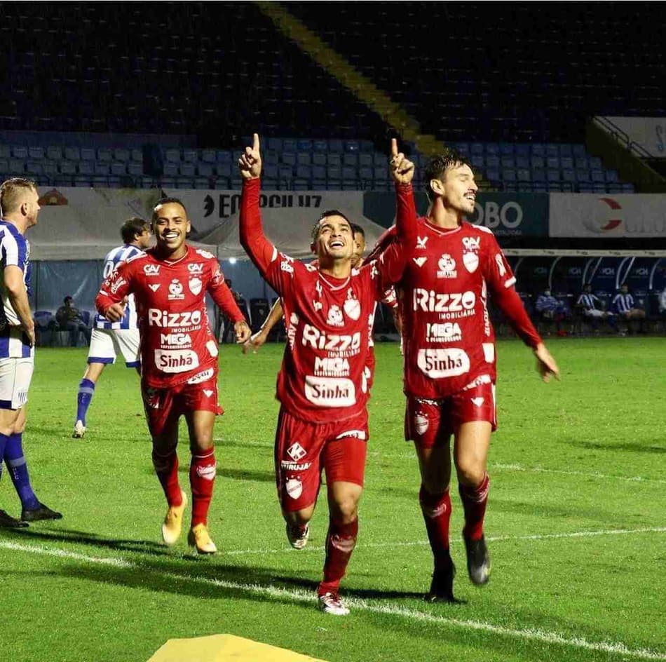 Meia Renan Mota deseja ver o Vila Nova se recuperando na tabela da Série B e se afastando do Z-4