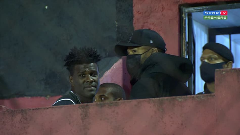 VÍDEO: zagueiro do Brusque acusa torcedor do Brasil de Pelotas de racismo