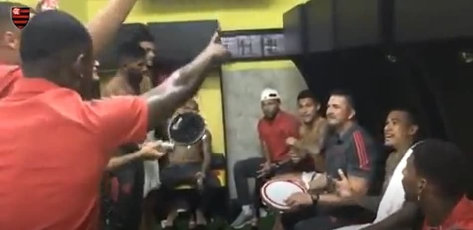 VÍDEO: Com muito samba, jogadores do Flamengo comemoram vaga à final da Libertadores
