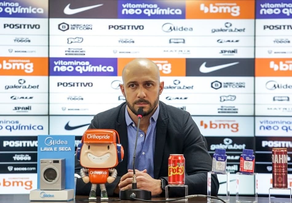 Alessandro admite que meta do Corinthians é Libertadores, mas não vê pressão para atingi-la