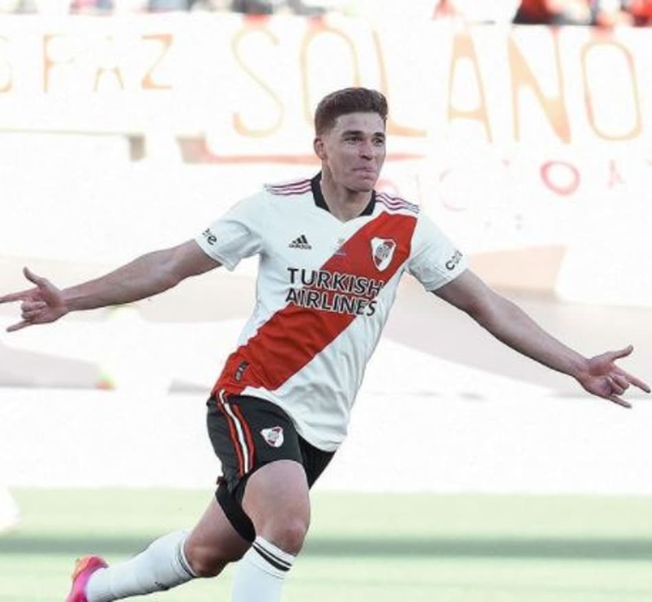 Com torcida no estádio, River Plate derrota o Boca Juniors; confira