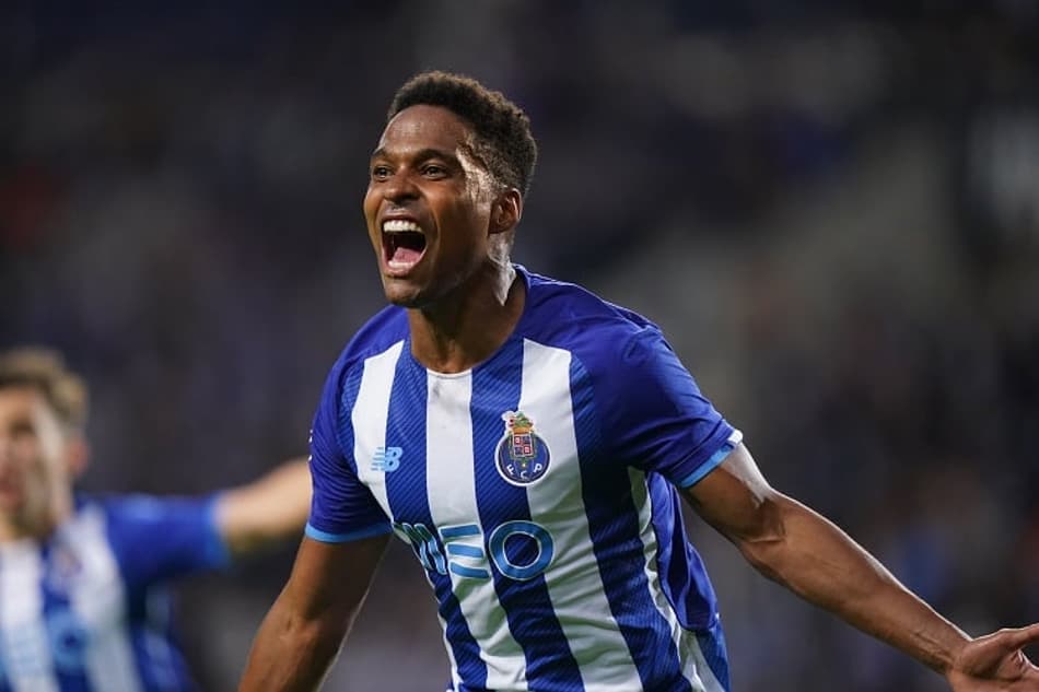 Wendell celebra gol e vitória após duro revés do Porto na Champions