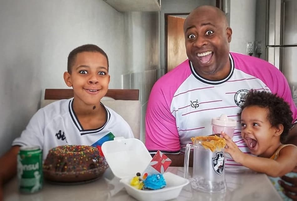Influenciadores do Vasco, Wallace Neguere e o filho Zezeu se empolgam com arrancada e acreditam no acesso