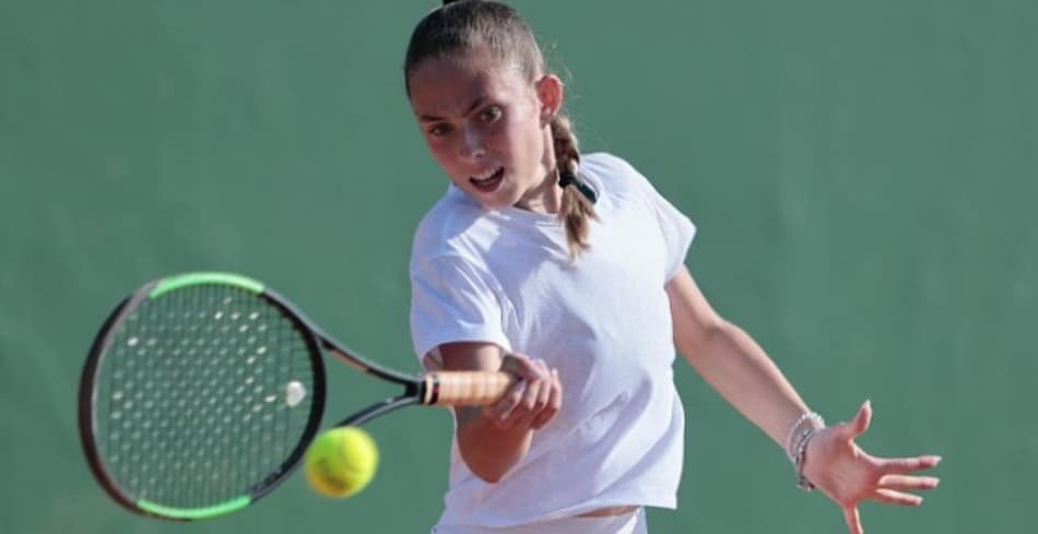 Sofia Buhr marca primeiros pontos no ranking juvenil
