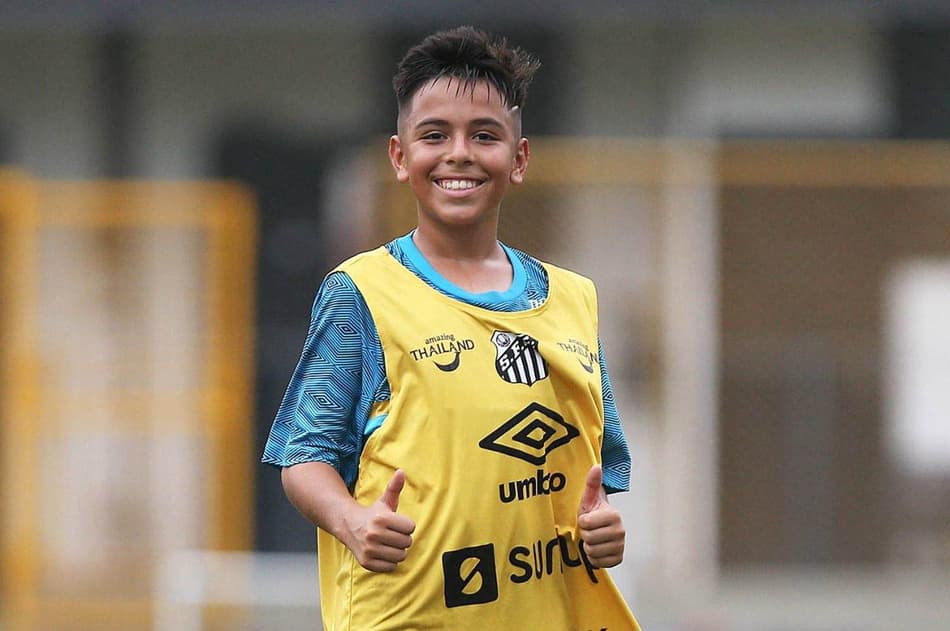 Renazinho, nova joia do Santos de 13 anos, quer repetir caminho trilhado por grandes revelações do clube