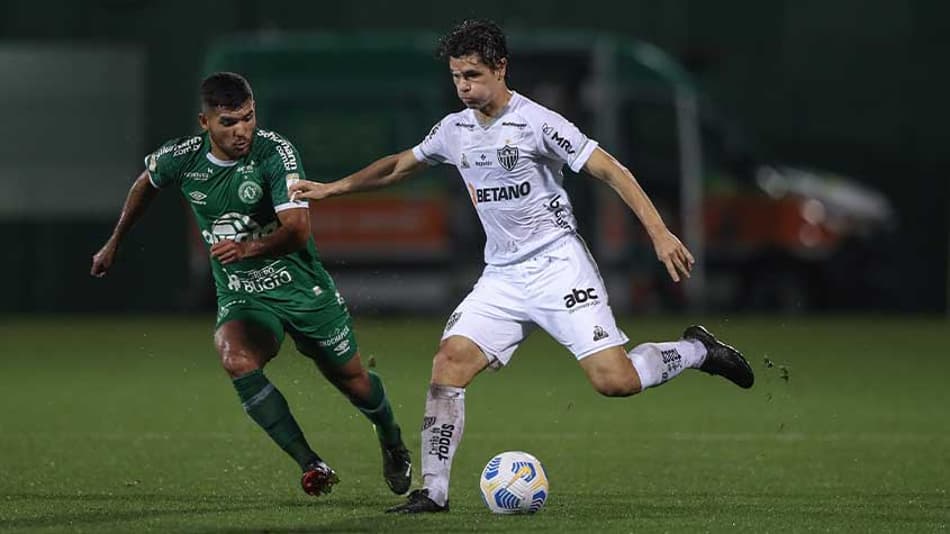 Em duelo de quatro gols na Arena Condá, Atlético-MG tropeça e fica no empate com a lanterna Chapecoense