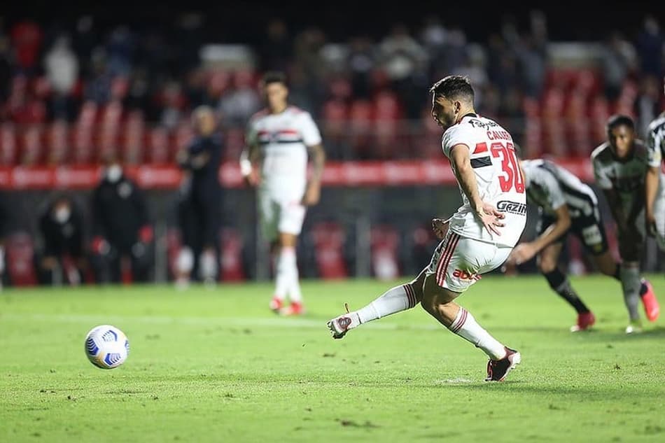 Titular e gol: veja os números de Calleri no empate do São Paulo