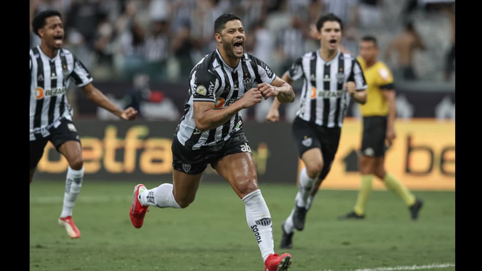 Com gols de Hulk e Diego Costa, Galo derrota o Ceará e mantém distância segura na ponta do Brasileirão