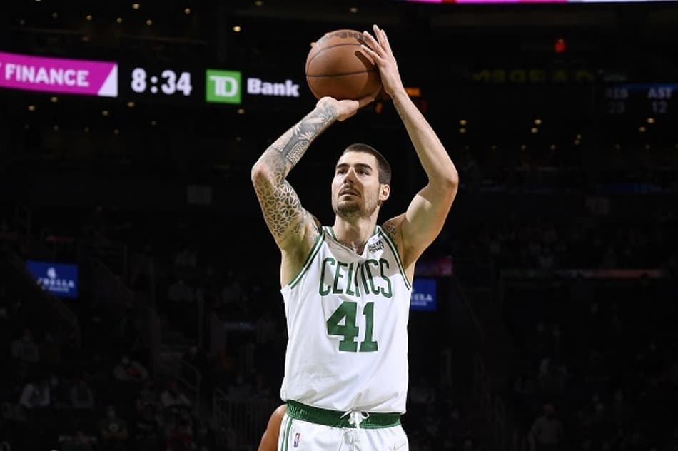 Juancho Hernangomez decide e Celtics derrota o Raptors