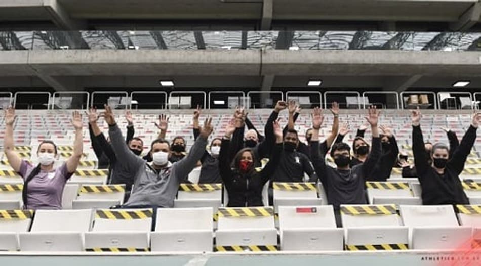 Gritos de “burro” marcam volta da torcida do Athletico-PR à Arena da Baixada