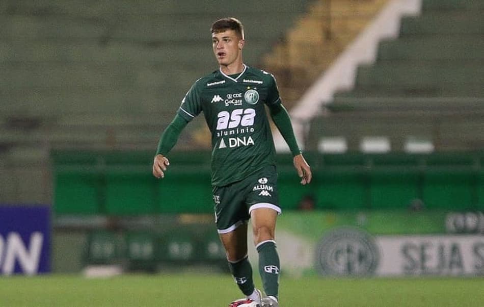 Titi sofre grave lesão no joelho durante treino do Guarani
