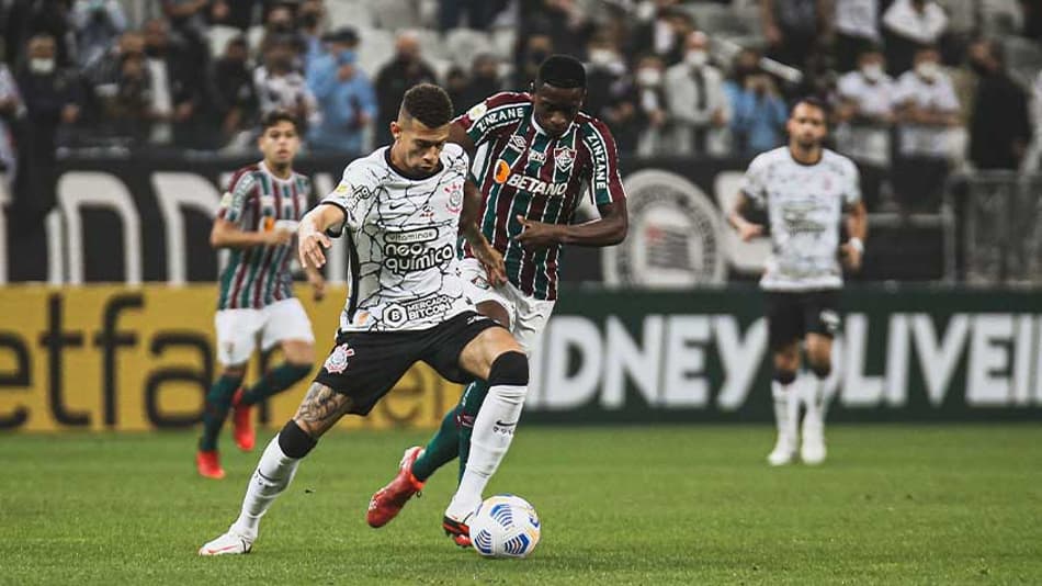 Corinthians vence o Fluminense e volta a encostar no G4 do Brasileirão