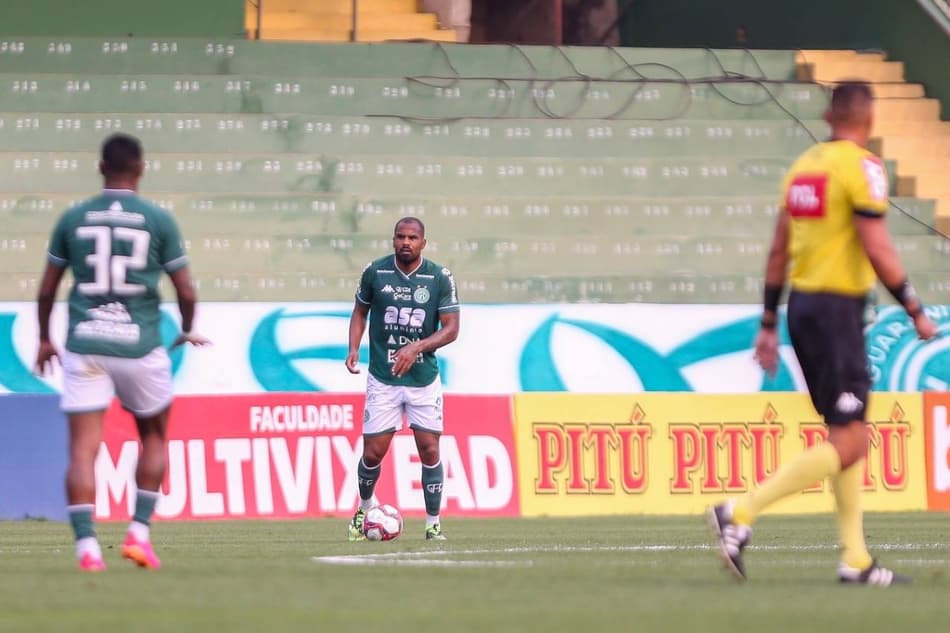 Após fazer 30 jogos pelo Guarani, Thales fala da importância em vencer o CRB: ‘Nos aproximar do acesso’