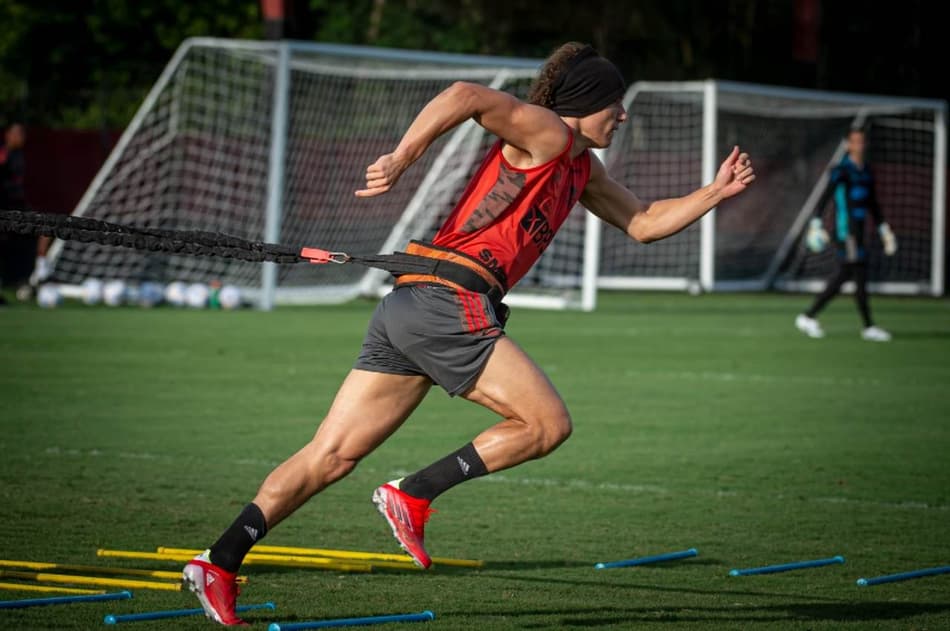 VÍDEO: David Luiz dá novo passo em recuperação e se aproxima de volta no Flamengo