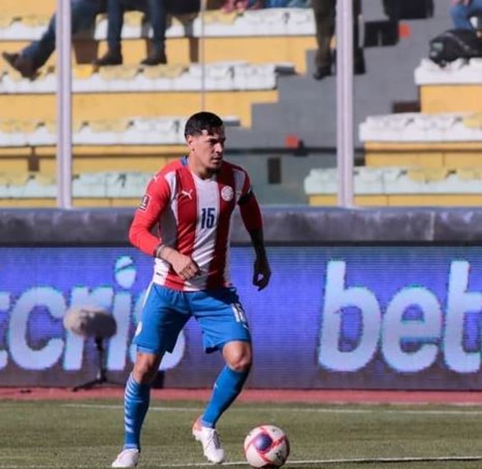 Fora da Copa do Mundo, Gustavo Gómez projeta futuro da Seleção Paraguaia