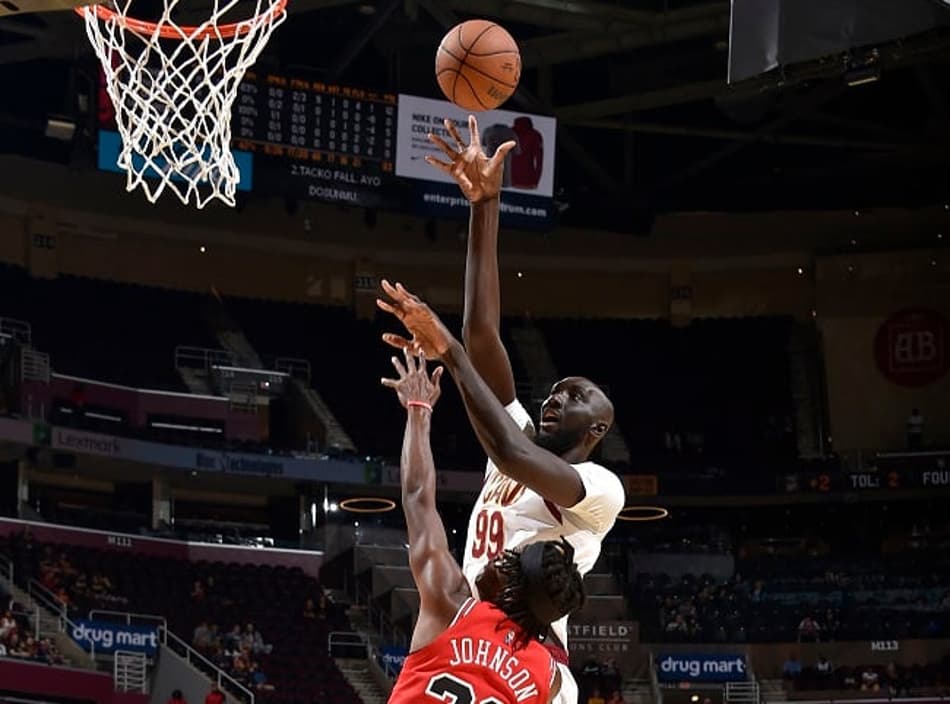 Tacko Fall assina contrato two-way com o Cavaliers