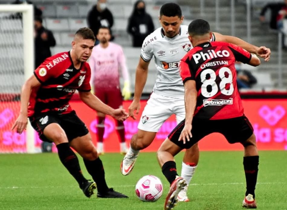 ATUAÇÕES: Marcos Felipe e André são os melhores do Fluminense na vitória sobre o Athletico-PR