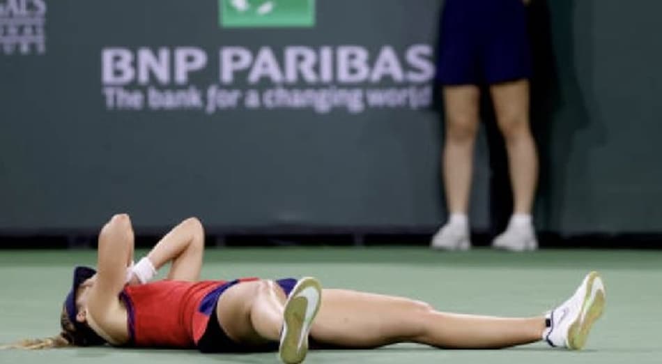 Badosa vence batalha de 3h contra Azarenka e é campeã de Indian Wells