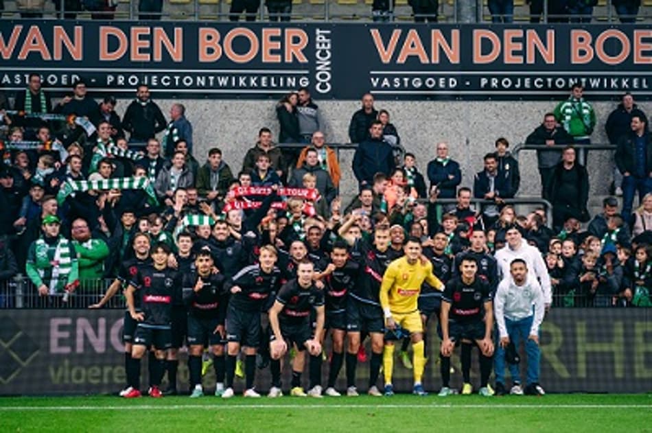 Ex-Grêmio marca seu primeiro gol como profissional