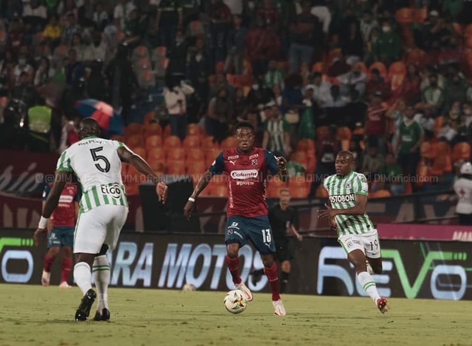 Empate no clássico não tirou liderança do Colombiano do Atlético Nacional