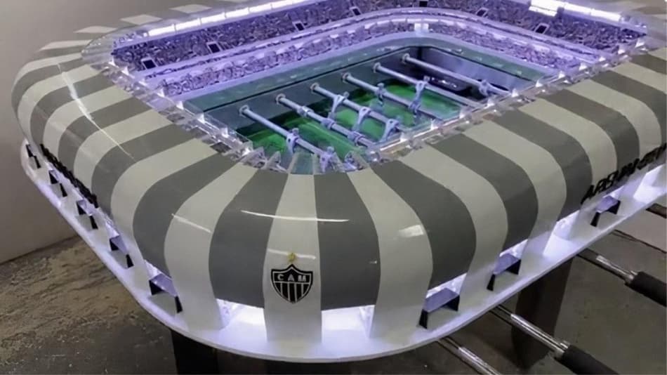 Mesa de totó com o formato do novo estádio do Atlético-MG é lançada; saiba o preço e veja imagens